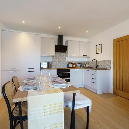 Honeysuckle - 1 Bedroom Luxury By Mint